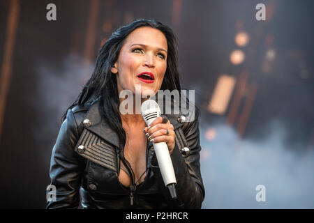 Schweden, Solvesborg - Juni 09., 2018. Die finnische Symphonic Metal Sängerin Tarja führt ein Live Konzert während der schwedischen Musik Festival Sweden Rock Festival 2018. (Foto: Gonzales Foto - Terje Dokken). Stockfoto