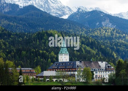 Schloss Elmau Schloss in der Nähe von Klais, 20. Jhd., dem Architekten Carlo Sattler, hotel, Wettersteingebirge, Feder, in der Nähe von Mittenwald, Werde Stockfoto