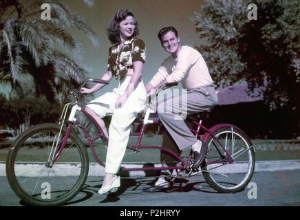 Stars: Shirley Temple; JOHN AGAR. Stockfoto