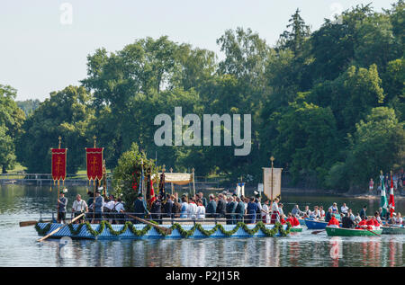 See Prozession am Staffelsee, Fronleichnam Festival im Juni, religiöse Tradition, Boote Überfahrt zur Insel Woerth, Sieheha Stockfoto