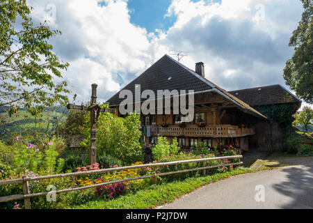 Traditionelles Bauernhaus, Kleines Wiesental, in der Nähe von Neuenweg, Schwarzwald, Baden-Württemberg, Deutschland Stockfoto