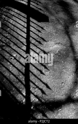 Schatten der Zaun am Boden Stockfoto