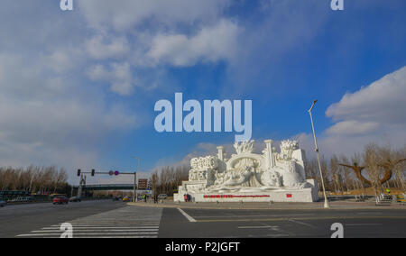 Harbin, China - Feb 22, 2018. Schnee Skulpturen auf Straße in Harbin, China. Harbin ist die größte Stadt in der nordöstlichen Region von China. Stockfoto