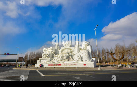 Harbin, China - Feb 22, 2018. Schnee Skulpturen auf Straße in Harbin, China. Harbin ist die größte Stadt in der nordöstlichen Region von China. Stockfoto