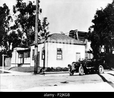 Beschreibung: HISTORIA DEL CINE. PRIMEROS ESTUDIOS. La original Blondeau Road House, entre las calles Sonnenuntergang y Gower, se convirtió en el Primer estudio cinematográfico de Hollywood, al Pasar a Manos de los Estudios Universal. 27 De Mayo de 1911. Original Film Titel: FILM GESCHICHTE: Frühe STUDIOS. Englischer Titel: FILM GESCHICHTE: Frühe STUDIOS. Stockfoto