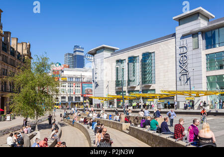 England Manchester England Manchester Stadtzentrum Stadtzentrum Käufer außerhalb der nächsten Store exchange square Manchester Arndale Centre Manchester UK Stockfoto