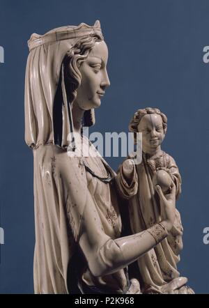 VIRGEN CON EL NIÑO - las mejores - SIGLO XIV-TALLA DE MARFIL - CONJUNTO Nº 3413. Thema: ESCUELA FRANCESA. Lage: Museo Lázaro Galdiano - COLECCION, MADRID, SPANIEN. Stockfoto