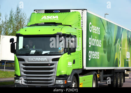 Die Industrial Business Park in Bedford, Asda, Sainsbury's Ihre logistischen Verteilung Lager haben. Sainsbury hat ein Angebot Asda zu kaufen Stockfoto