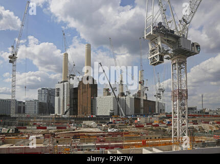 Die Sanierung der Battersea Power Station im Südwesten von London, UK. Ein großes Bauvorhaben einschließlich einer neuen Londoner U-link Stockfoto