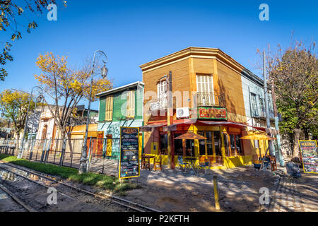 Farbenfrohe Gebäude im Viertel La Boca, Buenos Aires, Argentinien Stockfoto