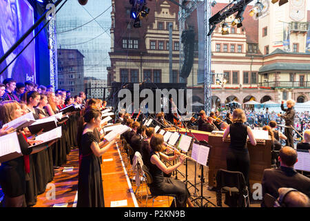 Chor und Orchester am Open Air Konzert am Abend, Deutsch Chinesisch Chor und Orchester auf das Bachfest Leipzig 2015, Bac Stockfoto