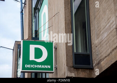 Belgrad, SERBIEN - 10. JUNI 2018: Logo der wichtigsten Deichmann store in Belgrad. Deichmann ist ein großer deutscher Schuh- und Sportswear Einzelhandelskette in Stockfoto