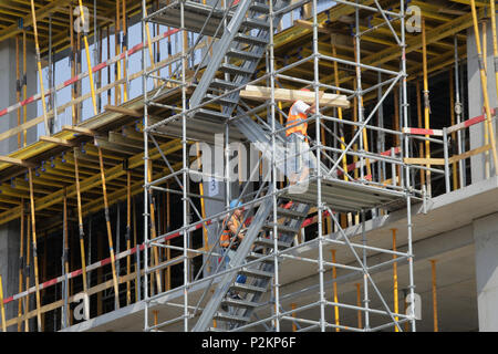 Bukarest, Rumänien - 14. JUNI 2018: die Arbeiter auf der Baustelle Stockfoto