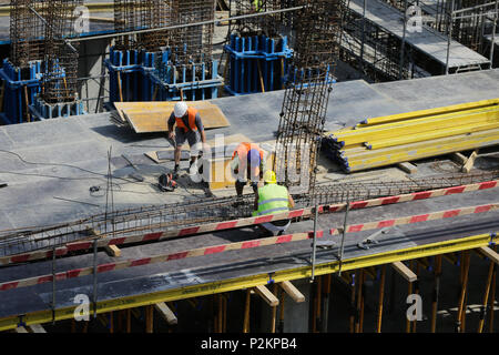 Bukarest, Rumänien - 14. JUNI 2018: die Arbeiter auf der Baustelle Stockfoto