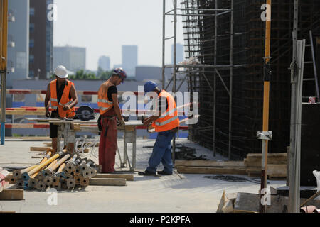 Bukarest, Rumänien - 14. JUNI 2018: die Arbeiter auf der Baustelle Stockfoto