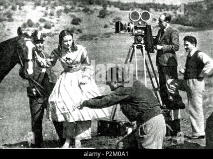 . Italiano: Foto Sul de'Un garibaldino Al Convento" (De Sica 1942) con De Sica e Carla Del Poggio. 6. Mai 2016. Unbekannt 32 Garibldino Foto eingestellt (1) Stockfoto