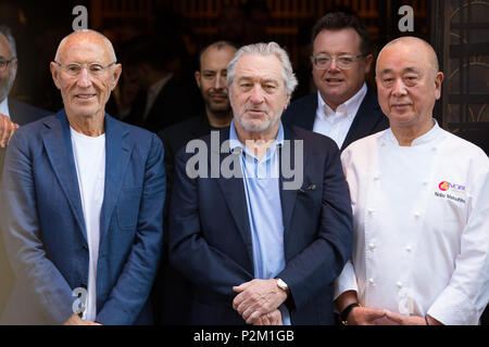 VIP-Ankünfte als Nobu Mitbegründer host traditionellen japanischen Sake Zeremonie und Cocktail Empfang feiert die Nobu Hotel Shoreditch, die im vergangenen Jahr eröffnet Mit: Meir Teper, Robert De Niro, Nobu Matsuhisa Wo: London, Großbritannien Wann: 15. Mai 2018 Credit: Phil Lewis/WENN.com Stockfoto