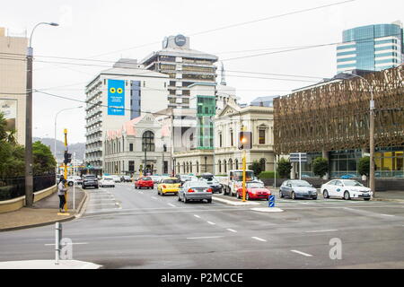 Wellington, Neuseeland - 18. Juli 2016: Verkehr und Fußgänger auf Whitmore Straße, in der Innenstadt von Wellington. Stockfoto