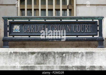 Kopieren von TOM BEDFORD dargestellt: Freitag, 15 Juni 2018 Re: Cardiff Crown Court in Wales, Großbritannien. Rebecca Rogers, 38, arbeitete bei HMP Parc in Bridgend, wenn s Stockfoto