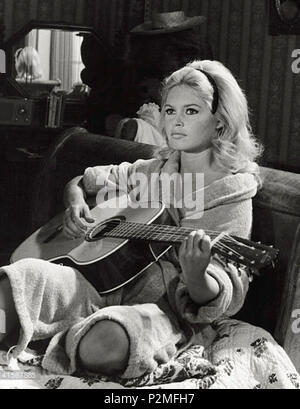 <ame Info> <codice db > AA 344462</codice db> <nome db > Cucina</nome db> <larghezza hres mm > 433 </larghezza hres mm><altezza hres mm > 308 </altezza hres mm><risoluzione hres dpi > 300 </risoluzione hres dpi> <Pixel x hres > 5109 </Pixel x hres> <Pixel y hres >3633</Pixel y hres> <metodo colore hres > RGB</metodo colore hres></AME Info > 13 Brigitte Bardot in eine sehr private Angelegenheit, 1962. Stockfoto