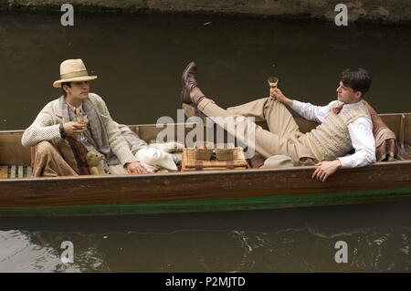 Original Film Titel: Brideshead revisited. Englischer Titel: Brideshead revisited. Regisseur: JULIAN JARROLD. Jahr: 2008. Stars: Matthew Goode, BEN WHISHAW. Copyright: nur redaktionell Innen verwenden. Dies ist eine öffentlich verteilten Handzettel. Zugriffsrechte nur, keine Lizenz des Urheberrechts zur Verfügung gestellt. Vorgeschriebene Genehmigung zu Visual Symbol (www.visual-icon.com) Für die Reproduktion des Bildes erforderlich ist. Credit: Polyband/BBC Films/ECOSSE FILMS/Hanway Films//SPEDALETTI, MARTA/Album Stockfoto