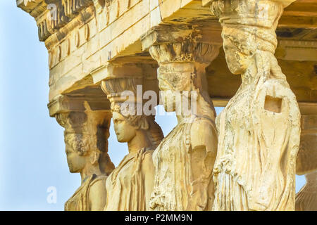 Veranda Karyatiden Ruinen, Tempel der Akropolis Erechtheion Athen Griechenland. Griechische Dirnen Säulen Tempel des Erechtheion für einen ehemaligen Athenischen König. Acropol Stockfoto