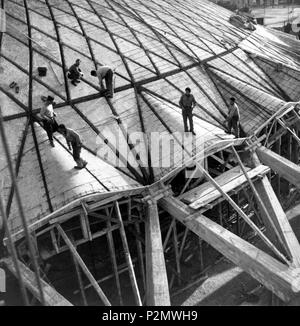 . Bau der Beton Dach des Palazzetto dello Sport in Rom, der Sport, der Austragungsort für die Olympischen Sommerspiele 1960 erbaut durch den Architekten Annibale Vitellozzi und der Ingenieur Pier Luigi Nervi. 1958. Unbekannt 75 RIBA 2843 Tetto Palazzetto dello Sport (Roma) Stockfoto