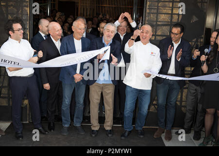 VIP-Ankünfte als Nobu Mitbegründer host traditionellen japanischen Sake Zeremonie und Cocktail Empfang feiert die Nobu Hotel Shoreditch, die im vergangenen Jahr eröffnet Mit: Meir Teper, Robert De Niro, Nobu Matsuhisa Wo: London, Großbritannien Wann: 15. Mai 2018 Credit: Phil Lewis/WENN.com Stockfoto