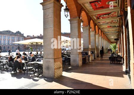 Frankreich, Haute Garonne, Toulouse, Place du Capitole, die Arkaden, Cafe Terrasse Stockfoto