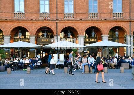 Frankreich, Haute Garonne, Toulouse, Place du Capitole, die Arkaden, Cafe Terrasse Stockfoto