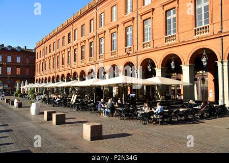 Frankreich, Haute Garonne, Toulouse, Place du Capitole, die Arkaden, Cafe Terrasse Stockfoto