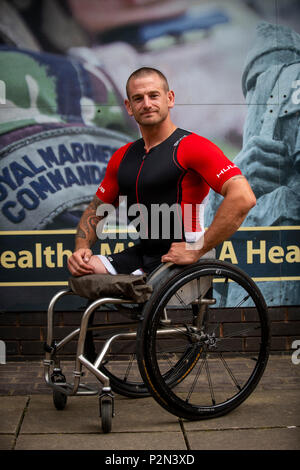 Ehemalige Royal Marine Commando Joe Townsend, der Commonwealth Gold bei den Herren Para gewonnen - triathlon. Stockfoto