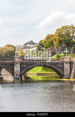 Nijubashi Brücke und Fushimi-Yagura Turm des Imperial Palace, Chiyoda-ku, Tokyo, Japan Stockfoto