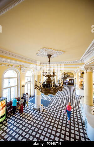 Hall des Széchenyi Heilbad in Budapest Stockfoto