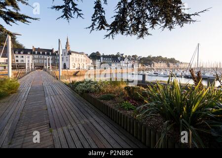 Frankreich, Cotes d'Armor, Binic, Etables-sur-Mer Binic Hafen Stockfoto