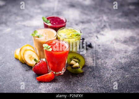 Sortiment von verschiedenen gesunde Smoothies Stockfoto
