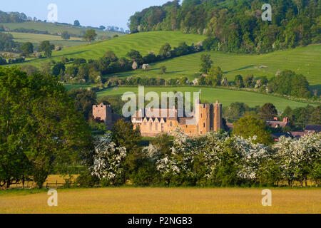 Stokesay Schloss, eingebettet in die Landschaft von Shropshire. Stockfoto