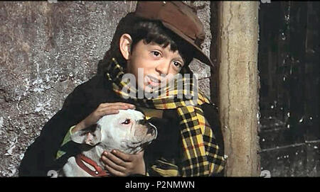 . Screenshot del film Trastevere (1971) di Fausto Tozzi. 5 November 2014, 15:19:56. Wristrel 81 Szene aus dem film Trastevere (Kind mit Hund), 1971 Stockfoto