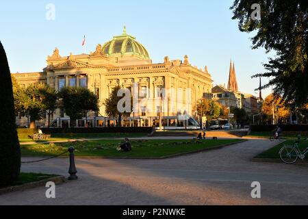 Frankreich, Bas Rhin, Straßburg, Neustadt aus dem deutschen Zeitraum als Weltkulturerbe von der UNESCO, Place de la Republique, National- und Universitätsbibliothek und Kirche Saint-Paul Stockfoto