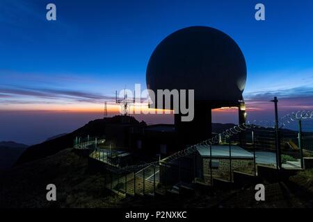 Portugal, Madeira, air defence Station an der Spitze der Pico Do Arieiro (alt: 1810 m), in der Ökologische Park von Funchal Stockfoto