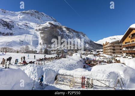 Frankreich, Savoie, Val D'Isere, der Schnee vorne, mit Blick auf den Olympischen Flanke von Bellevarde (2827 m), Massif de la Vanoise, Höhe Tarentaise Stockfoto