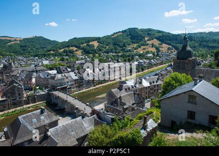 Frankreich, Aveyron, Saint Geniez d'Olt, Brücke über den Lot Stockfoto