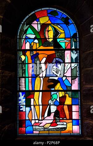 Frankreich, Haute Savoie, Plateau d'Assy, Passy, Notre Dame de Toute Grace Church, St. Franziskus von Assisi Kirchenfenster von bercot Stockfoto