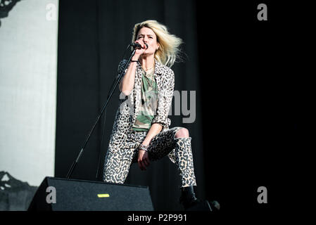 Firenze, Italien. 14 Juni, 2018. Die englische/amerikanische Indie-Rock-Band The Kills live auf der Bühne des Firenze Rocks Festival 2018, Öffnung für die Foo Fighters. Credit: Alessandro Bosio/Pacific Press/Alamy leben Nachrichten Stockfoto