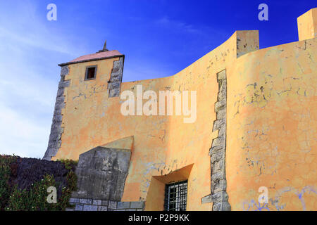 Blick auf die Küsten Festung Sao Joao das Maias, im siebzehnten Jahrhundert erbaut, in Oeiras, Portugal Stockfoto