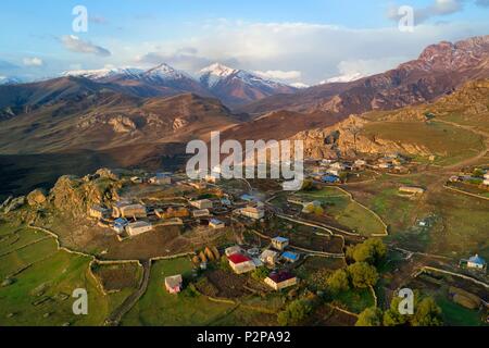 Aserbaidschan, Quba (Guba) Region, Großen Kaukasus Gebirge, Dorf Giriz in der Morgendämmerung (Luftbild) Stockfoto