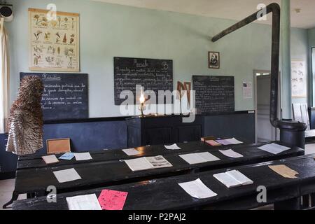 Frankreich, Cher, Berry, Epineuil le Fleuriel, Schule Haus der Grand Meaulnes in Hommage an Alain Fournier, französischer Schriftsteller, Klassenzimmer Stockfoto