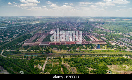 Antenne Panoramablick von der Industriestadt Krivoy Rog in der Ukraine. Stockfoto