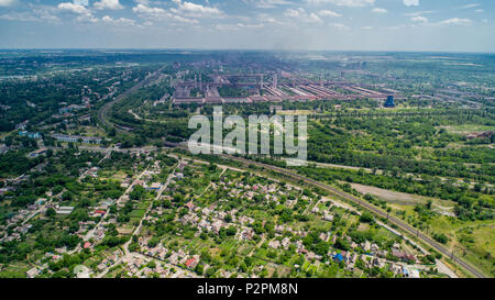 Antenne Panoramablick von der Industriestadt Krivoy Rog in der Ukraine. Stockfoto