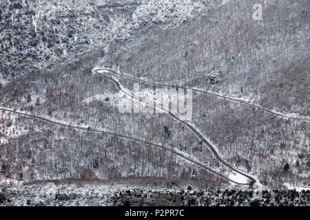 Frankreich, Alpes de Haute Provence, regionalen Naturpark von Verdon, Grand Canyon von Verdon, Straße D952 auf der rechten Seineseite zwischen Moustiers Sainte Marie und La Palud-sur-Verdon Stockfoto